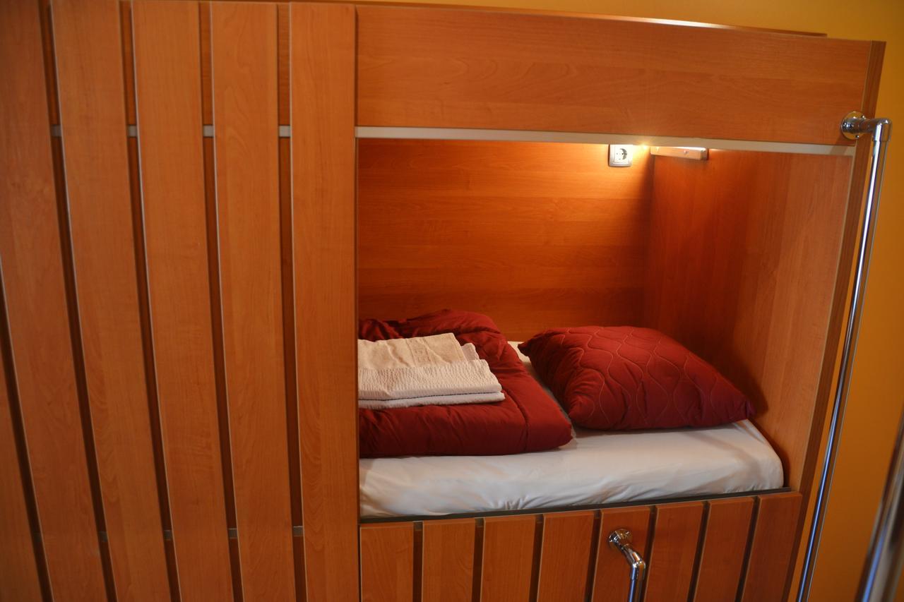 Do Step Inn Central - Self-Service-Hostel Wien Eksteriør billede